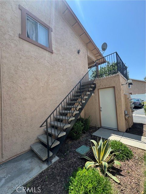 1382 Via Santiago, Corona CA: https://media.crmls.org/medias/c5e15d5c-9357-49b4-b30c-5700398a1c41.jpg