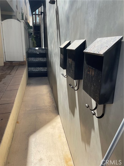 200 39th Street, Manhattan Beach CA: https://media.crmls.org/medias/c5e22d4f-81e8-4b85-bf39-f2063299978a.jpg
