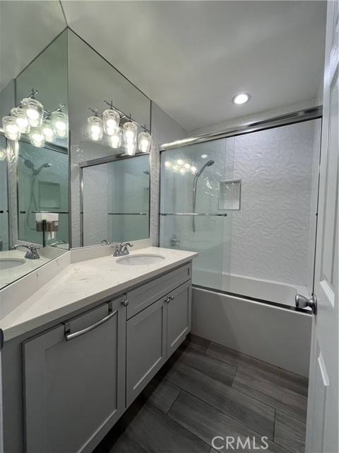 Detail Gallery Image 13 of 17 For 5456 Hermitage Ave #1,  Valley Village,  CA 91607 - 2 Beds | 2/1 Baths