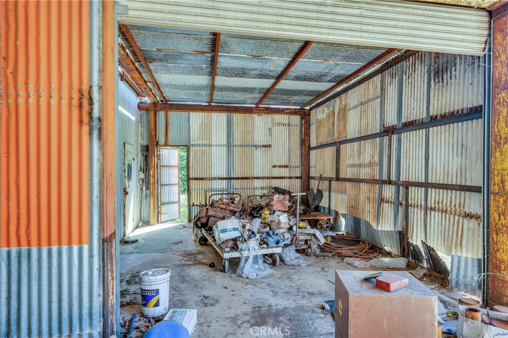 https://media.crmls.org/medias/c5e3abca-e4ca-45a2-8e91-fb91b07c84d0.jpg?preset=X-Large
