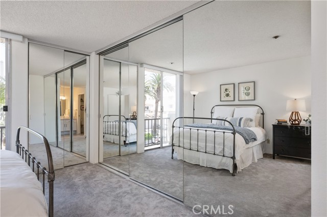 555 Esplanade, Redondo Beach, California 90277, 2 Bedrooms Bedrooms, ,2 BathroomsBathrooms,Residential,For Sale,Esplanade,SB25176397
