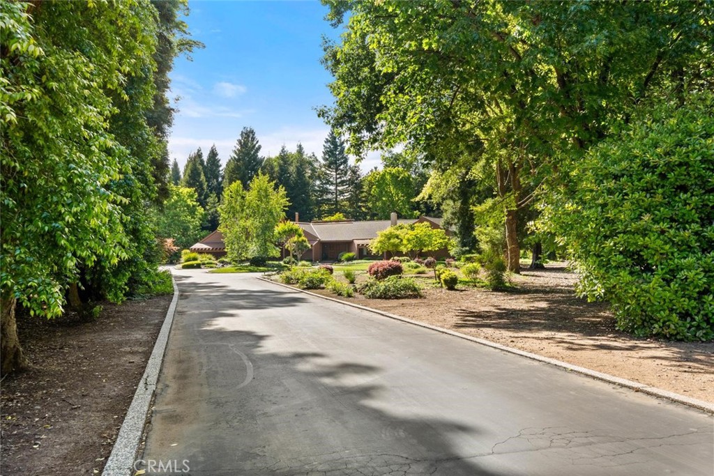 https://media.crmls.org/medias/c5e549c5-3f1b-4d08-a345-fb4e09bc7741.jpg?preset=X-Large