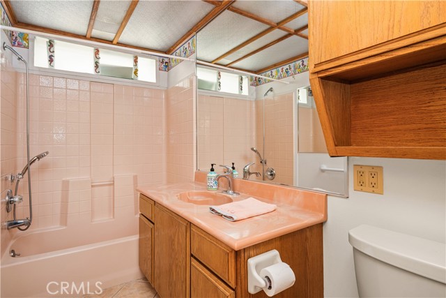 1207 Seal Way, Seal Beach CA: https://media.crmls.org/medias/c5e556e1-9ec5-4f7a-9f01-35ad1eff7a34.jpg