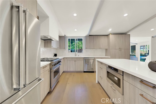 Detail Gallery Image 14 of 40 For 4941 Rigoletto St, Woodland Hills,  CA 91364 - 3 Beds | 2/1 Baths