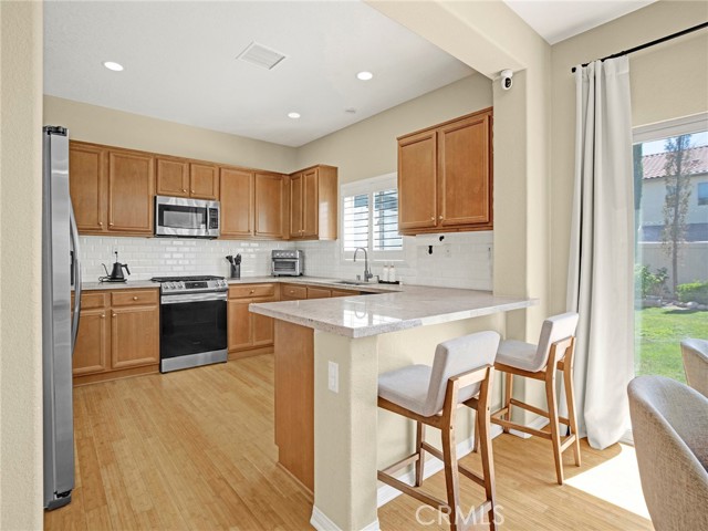 Detail Gallery Image 10 of 38 For 27027 Mountain Willow Ln, Canyon Country,  CA 91387 - 3 Beds | 2/1 Baths