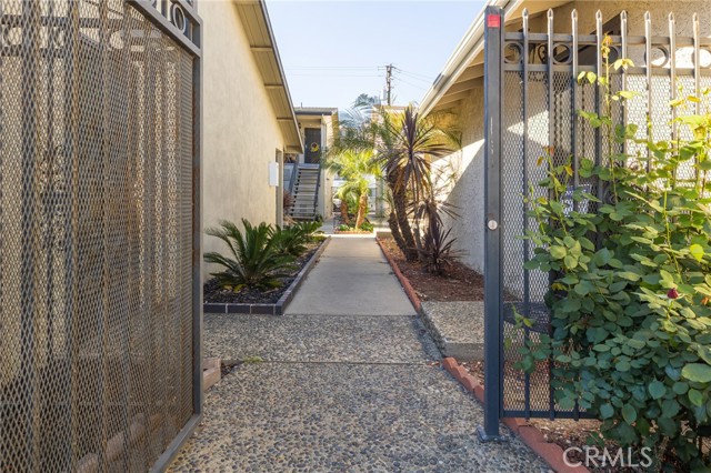 Image 2 of 38 For 4110 Hathaway Ave