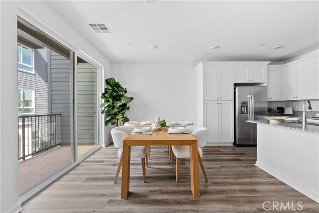 Detail Gallery Image 8 of 25 For 9429 N Sepulveda Blvd. #3,  North Hills,  CA 91343 - 2 Beds | 2/1 Baths