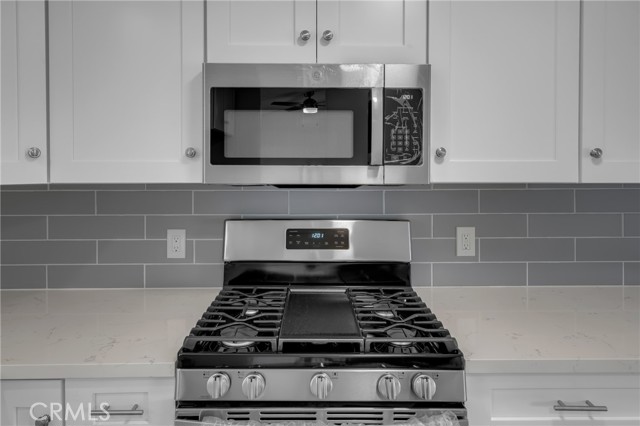 9984 Wrangler Way, Corona CA: https://media.crmls.org/medias/c5e77c28-0e88-49ee-8a89-c43e34157d51.jpg