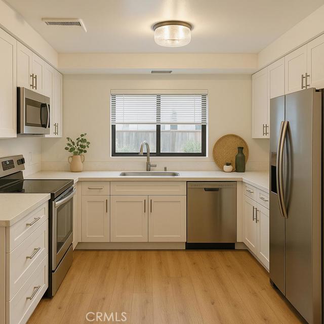 Detail Gallery Image 3 of 19 For 4436 W 137th St a,  Hawthorne,  CA 90250 - 3 Beds | 2 Baths