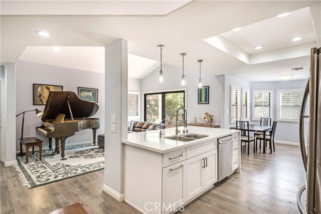 Detail Gallery Image 15 of 28 For 16 Monterey Ct, Manhattan Beach,  CA 90266 - 3 Beds | 3 Baths