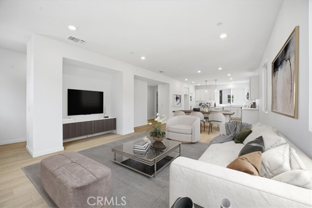 Detail Gallery Image 8 of 50 For 27315 Bear Creek Ln, Valencia,  CA 91381 - 4 Beds | 3/1 Baths