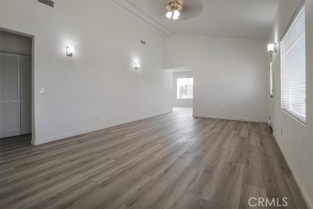 Detail Gallery Image 5 of 28 For 16105 Tawney Ridge Ln, Victorville,  CA 92394 - 3 Beds | 2 Baths