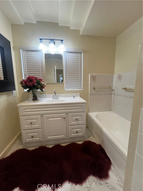 Detail Gallery Image 23 of 38 For 1933 S Corning St, Los Angeles,  CA 90034 - 2 Beds | 1 Baths