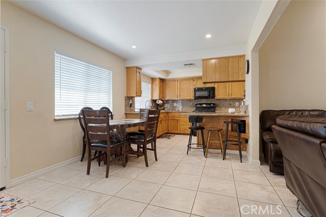 6860 27th Street, Jurupa Valley CA: https://media.crmls.org/medias/c5e9fc47-d420-4d49-8a09-857e168fe61e.jpg