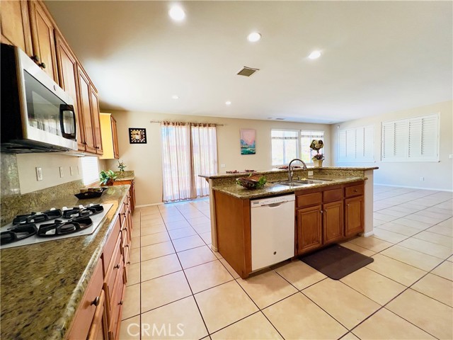 17231 Greentree Drive, Riverside CA: https://media.crmls.org/medias/c5eaf8e4-3f5d-4756-b72b-5787b605d42c.jpg
