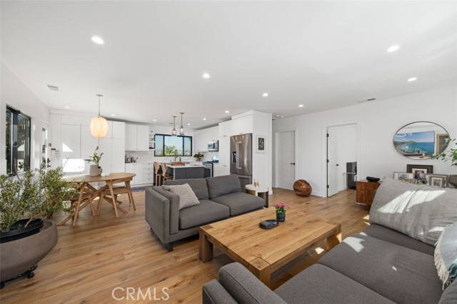 2329 Vineyard Avenue, Los Angeles CA: https://media.crmls.org/medias/c5eafd9f-b4eb-41a0-9b15-5a6ca5944ddb.jpg