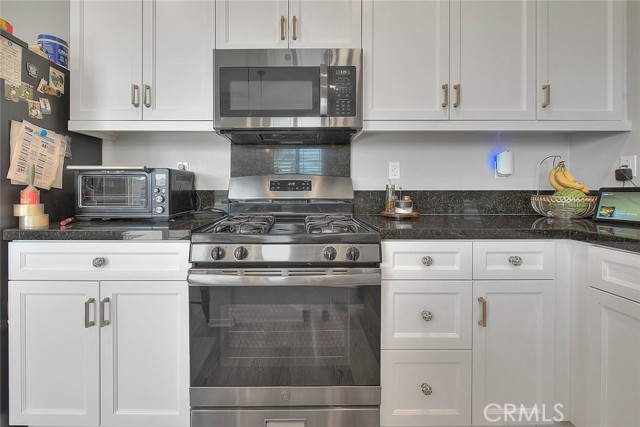 Detail Gallery Image 11 of 50 For 5017 River Ash Way, Fontana,  CA 92336 - 3 Beds | 2/1 Baths