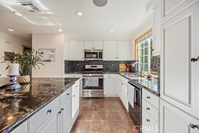 8119 W Preserve, Chino CA: https://media.crmls.org/medias/c5eb3beb-acd5-4388-a49e-743156442e3b.jpg