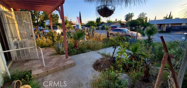 Detail Gallery Image 2 of 4 For 2330 Rodney St, Bakersfield,  CA 93307 - 3 Beds | 1 Baths