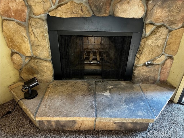 Detail Gallery Image 9 of 52 For 652 Knoll, Crestline,  CA 92325 - 3 Beds | 2/1 Baths