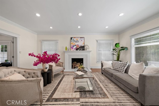 268 S Norton Avenue, Los Angeles CA: https://media.crmls.org/medias/c5ebb4cd-914b-4d20-a6a4-956b8c376739.jpg