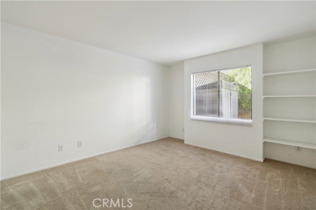 1745 Los Feliz Drive, Thousand Oaks CA: https://media.crmls.org/medias/c5ebf8a0-bc06-4dad-ad21-c5a1c92a9257.jpg