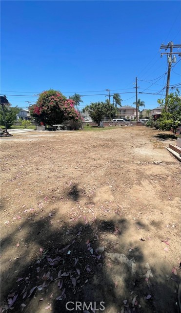 2410 Florida Street, Huntington Beach CA: https://media.crmls.org/medias/c5ecf85f-c287-410c-9d25-ba3b42da4d3b.jpg