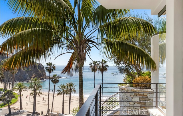 86 Emerald Bay, Laguna Beach CA: https://media.crmls.org/medias/c5ed03a2-06ed-455f-b0be-27085018051b.jpg