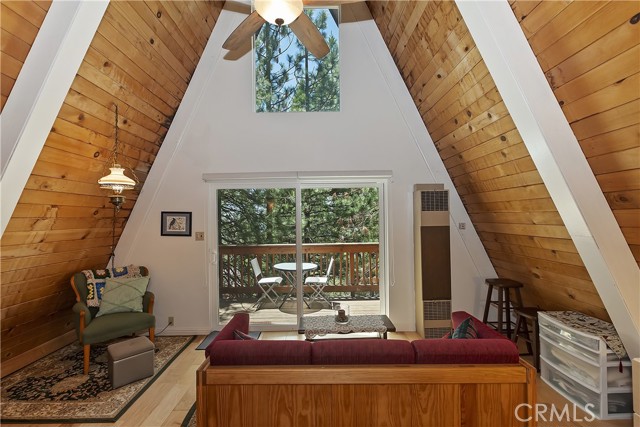 31115 All View Drive, Running Springs CA: https://media.crmls.org/medias/c5ed1585-09bc-473c-9c9b-34fb043c48ea.jpg