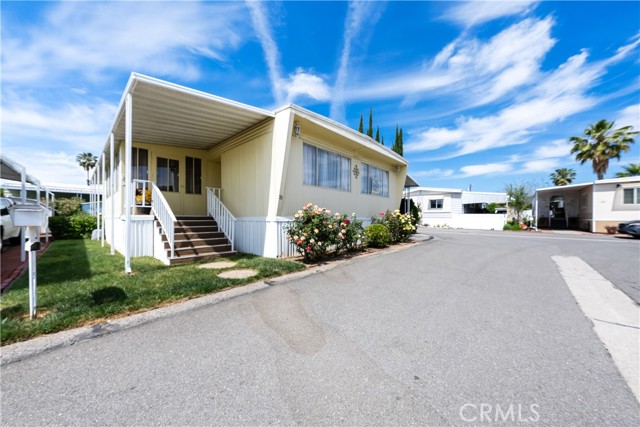 Detail Gallery Image 2 of 37 For 8801 Eton Ave #53,  Canoga Park,  CA 91304 - 2 Beds | 2 Baths