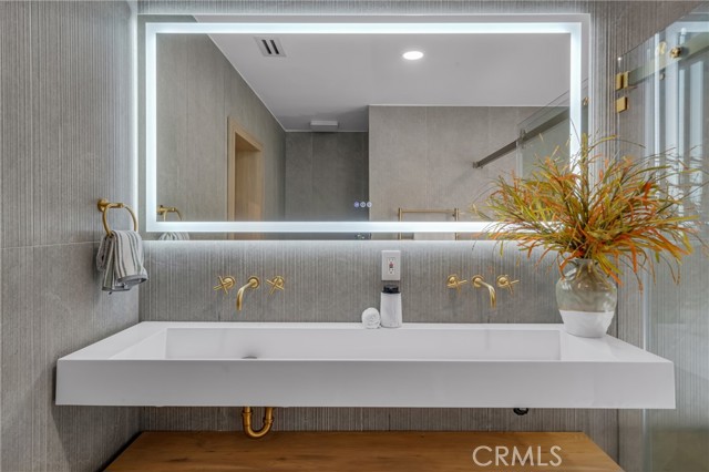 6129 W 83rd Place, Los Angeles CA: https://media.crmls.org/medias/c5ee30ac-bfb6-4691-b852-feb1d7a62175.jpg