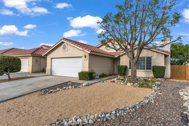 Detail Gallery Image 2 of 22 For 13476 Jubilee Pl, Victorville,  CA 92395 - 3 Beds | 2 Baths