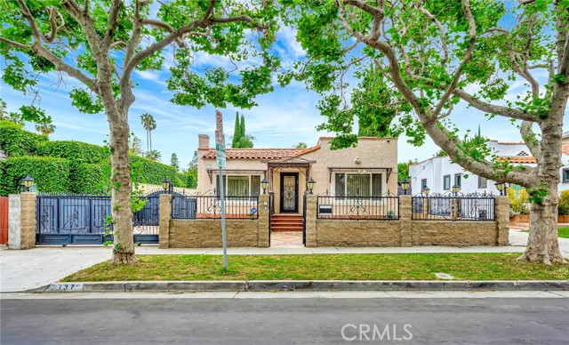 737 N Formosa Ave, Los Angeles, CA 90046