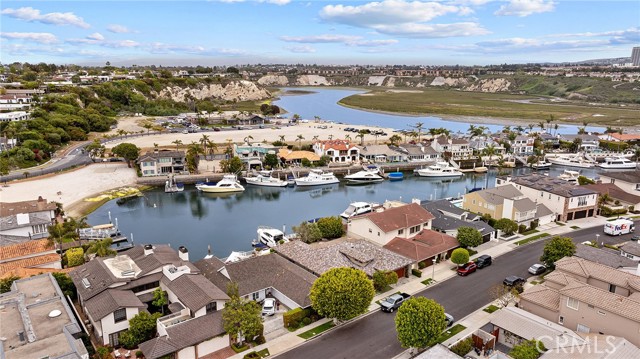 412 Evening Star Lane, Newport Beach CA: https://media.crmls.org/medias/c5ef5ff9-3f45-46f2-8958-542d52392053.jpg