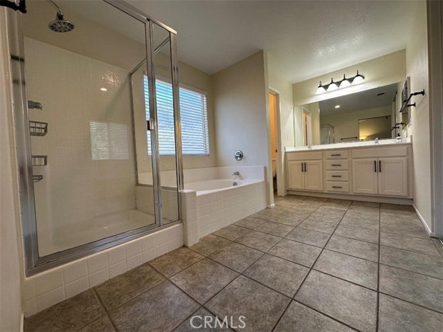 33667 Abbey Road, Temecula CA: https://media.crmls.org/medias/c5ef69d6-e0ee-4386-b91f-ef22d42faab7.jpg