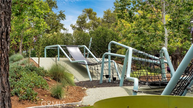 122 Fixie, Irvine CA: https://media.crmls.org/medias/c5efb364-150a-4cb5-8f1d-547a229cde8c.jpg