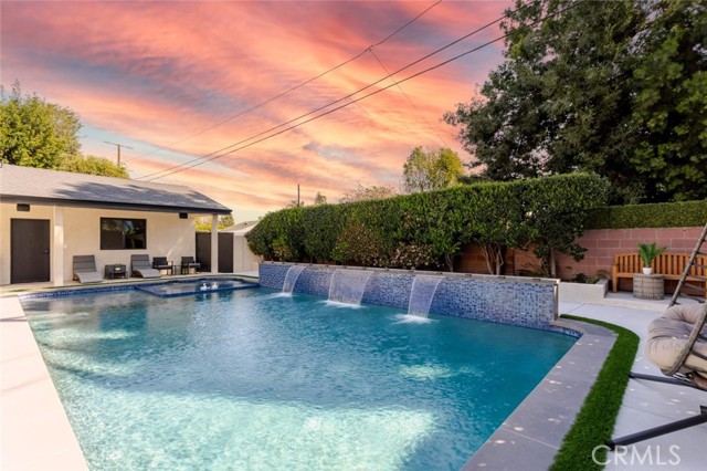 Detail Gallery Image 18 of 70 For 7714 Lasaine Ave, Northridge,  CA 91325 - 3 Beds | 4 Baths