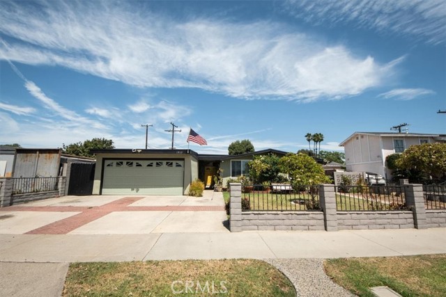 Detail Gallery Image 3 of 28 For 1913 W Beacon Ave, Anaheim,  CA 92804 - 5 Beds | 3 Baths