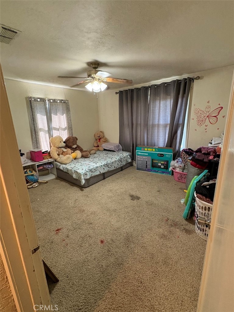 https://media.crmls.org/medias/c5f0eb43-3816-40f2-bdf9-7386eecb887f.jpg?preset=X-Large