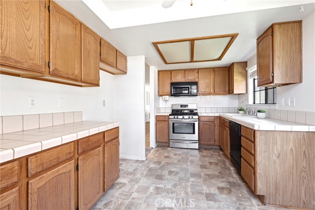 Detail Gallery Image 7 of 29 For 19077 Elm, Apple Valley,  CA 92308 - 2 Beds | 2 Baths