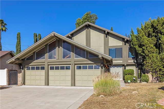 22526 Napa St, West Hills CA: https://media.crmls.org/medias/c5f13022-b7b1-4466-9422-318506444234.jpg