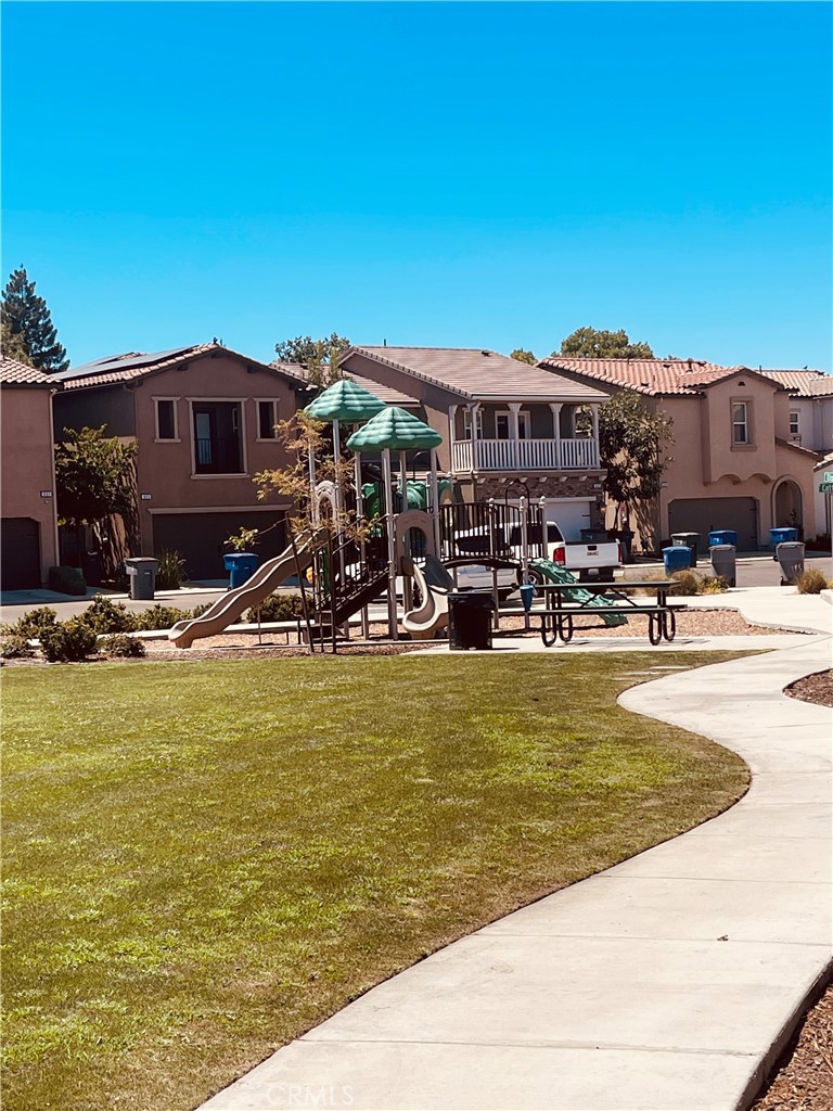 https://media.crmls.org/medias/c5f22598-4a4e-4687-a310-7d5c0c25d747.jpg?preset=X-Large