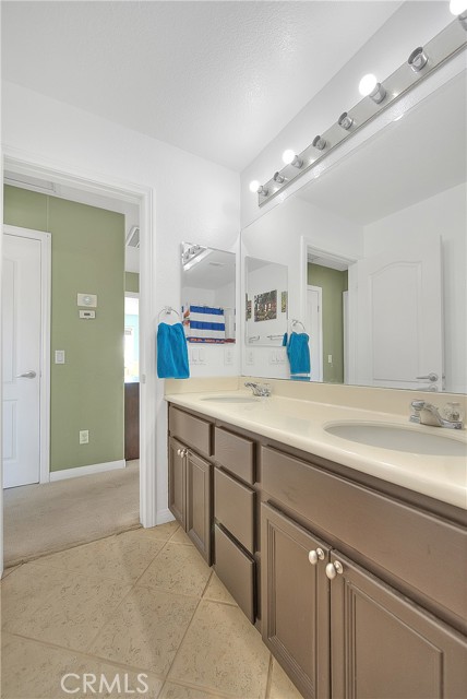 Image 47 of 62 For 40688 La Salle