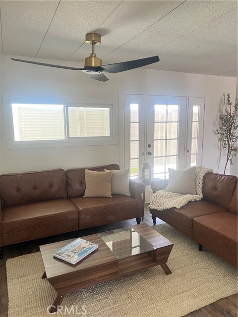 260 N Lyon ave, Hemet CA: https://media.crmls.org/medias/c5f57396-d948-49bd-b8d8-393fee2a7b59.jpg