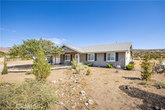 Detail Gallery Image 2 of 27 For 24136 Quail Estates Ln, Tehachapi,  CA 93561 - 3 Beds | 2 Baths