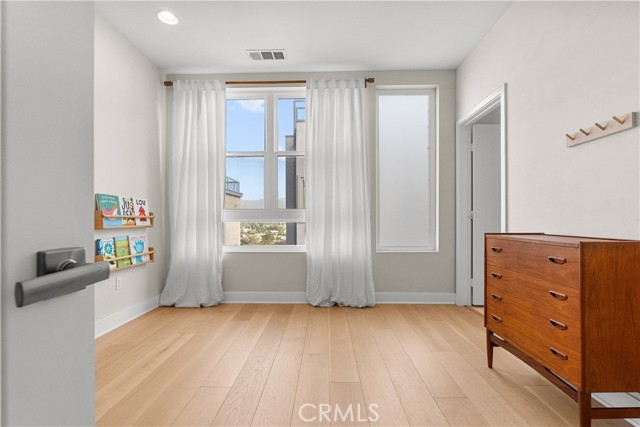 Detail Gallery Image 31 of 41 For 2753 Waverly Dr #705,  Los Angeles,  CA 90039 - 2 Beds | 3 Baths