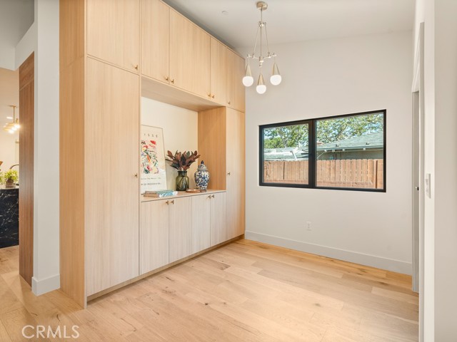 Detail Gallery Image 7 of 68 For 11911 Hartsook, Valley Village,  CA 91607 - 5 Beds | 4 Baths