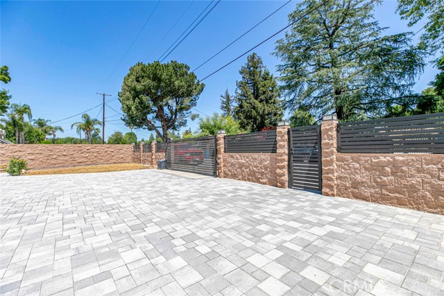 17800 Raymer Street, Sherwood Forest CA: https://media.crmls.org/medias/c5f8ccf3-ba22-4ec1-aac8-73a4a2ed33b7.jpg