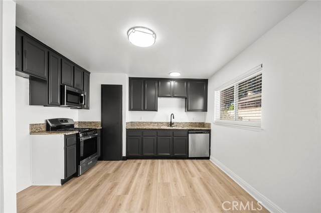 Detail Gallery Image 6 of 24 For 5751 Amberdale Dr, Yorba Linda,  CA 92886 - 3 Beds | 2 Baths