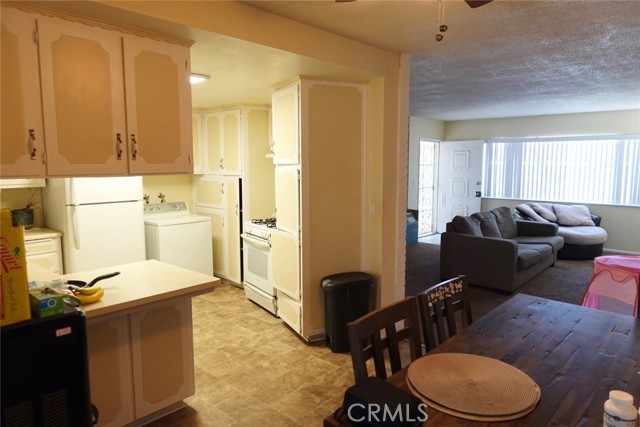 183 E Ralston Avenue, San Bernardino CA: https://media.crmls.org/medias/c5f933c4-45c6-4214-8b03-3ad77ec90ab9.jpg